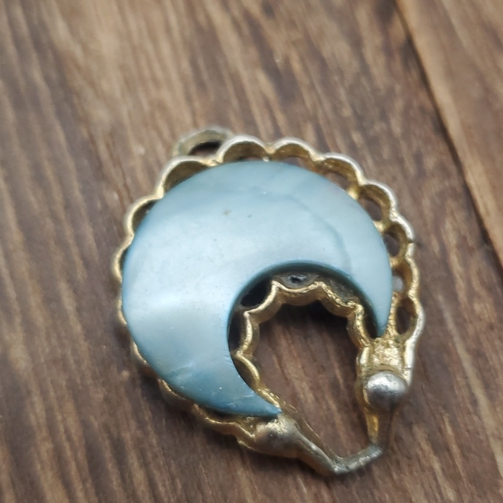 Tuscanโ Moonlight pendant - Picture 2 of 2